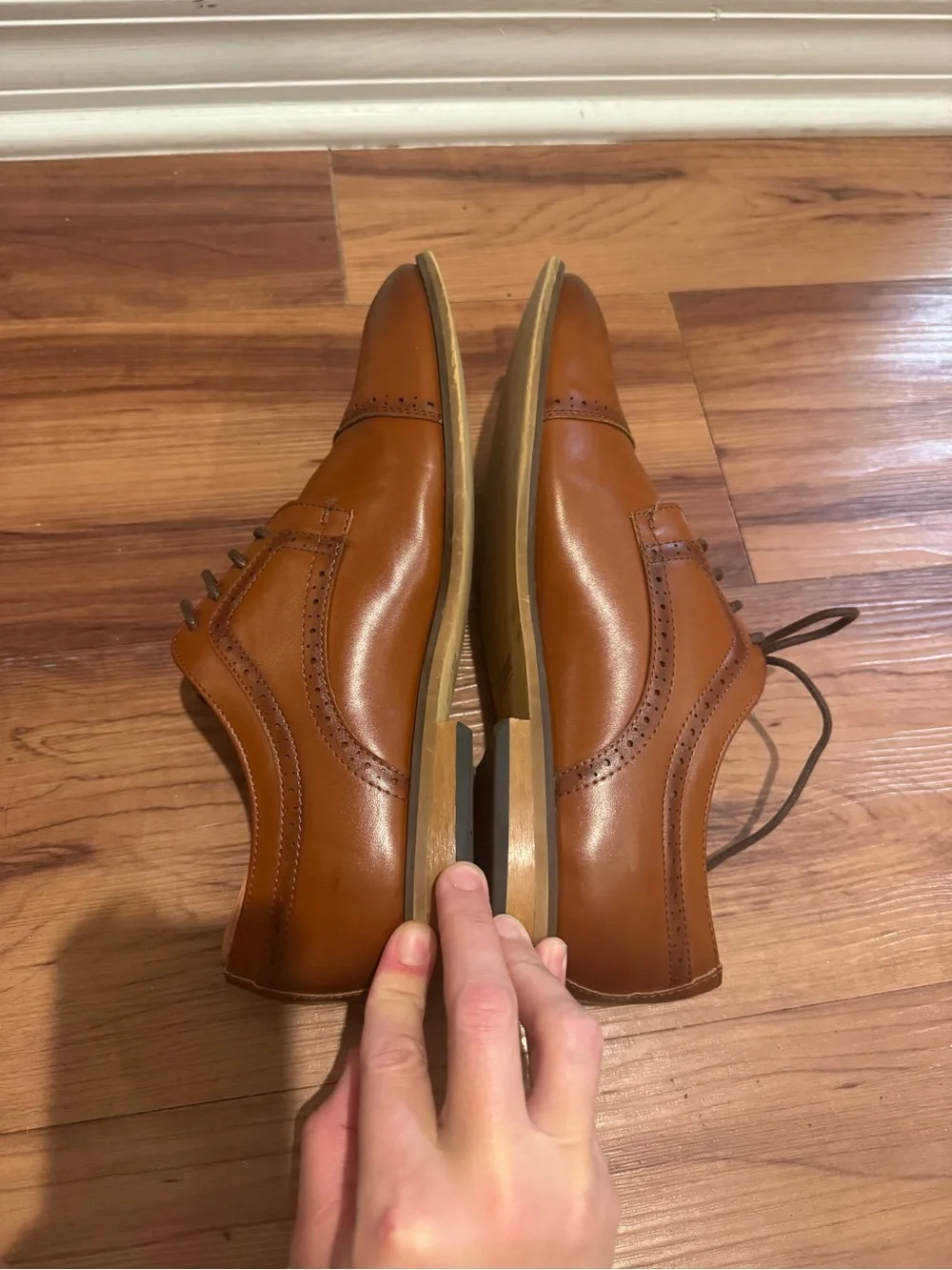 Size 6 Men's Classic Tan Leather Cap-Toe Dress Shoes